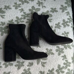 Size 10 black velvet heel boots